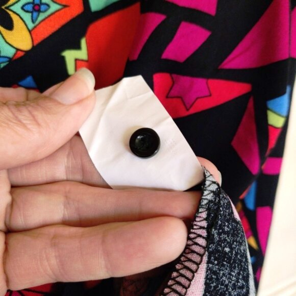 Big Dart Long Sleeve Button Down Blouse in 90s Graphic Design, Sz Large, NWT - Picture 3 of 15